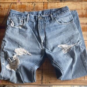 Levi Distressed Blue Jeans
